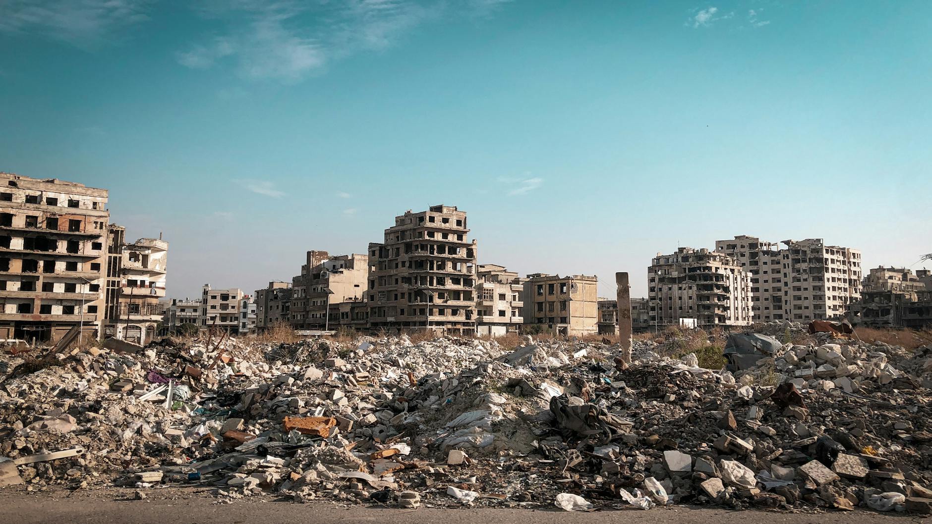 View of demolished buildings and rubble in Homs, Syria post-conflict.